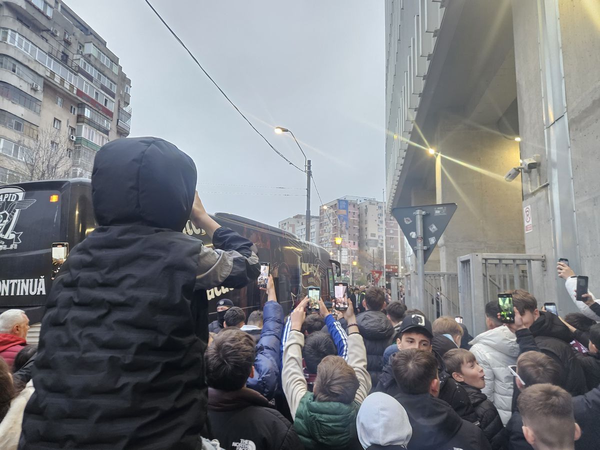 Micii suporteri sunt pregătiți de Rapid - Universitatea Craiova