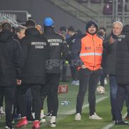 Marius Șumudică, nervos la pauza meciului Rapid - Universitatea Craiova