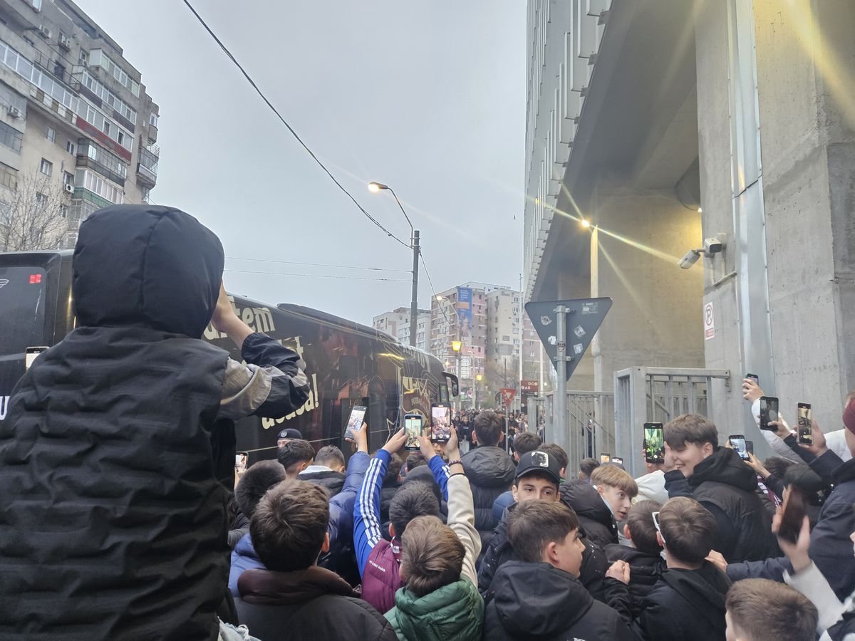 Micii suporteri sunt pregătiți de Rapid - Universitatea Craiova