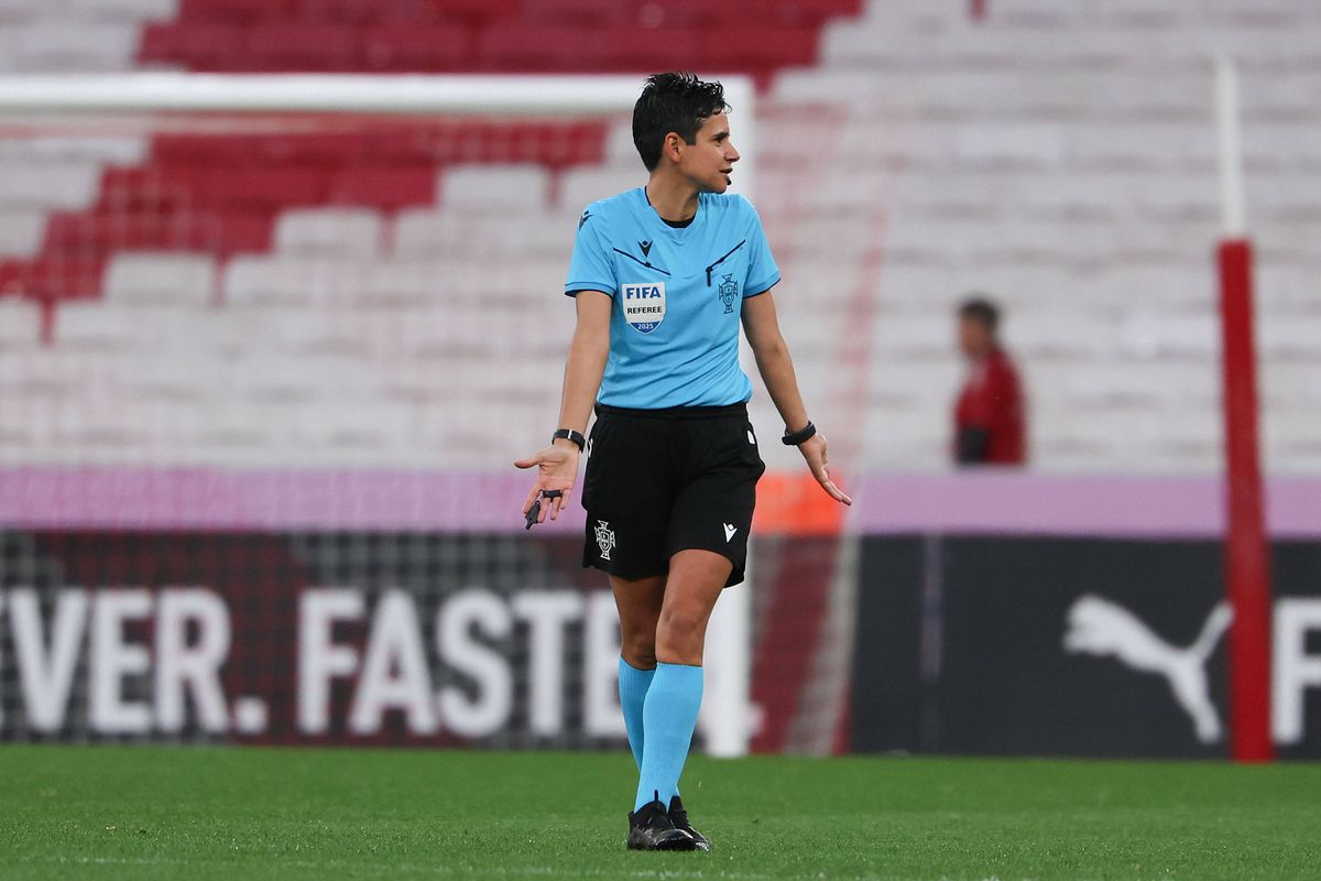 Prima femeie care arbitrează un meci în prima ligă masculină din Portugalia