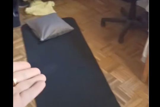 Petar Bandic a filmat condițiile în care trebuia să locuiască alături de alți 16 coechipieri în Slovenia