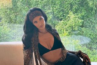 A confirmat idila dintre fotbalist și prezentatoarea de la Insula Iubirii » A urmat o replică furioasă: „Ieși! De asta nu vorbesc cu oameni mai în vârstă!”