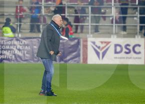 Marius Șumudică, un car de nervi la pauza meciului Rapid - Craiova: s-a certat cu propriii elevi, cu arbitrul și cu staff-ul adversarei