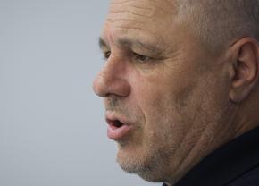 Marius Șumudică „a explodat” în direct: „Am fost un prost, un bou, trebuia să pun jucătorii să stea pe jos” » I-a luat la întrebări pe jurnaliști și a refuzat să mai vorbească până nu a primit un răspuns