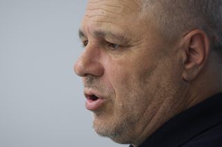 Marius Șumudică „a explodat” în direct: „Am fost un prost, un bou, trebuia să pun jucătorii să stea pe jos” » I-a luat la întrebări pe jurnaliști și a refuzat să mai vorbească până nu a primit un răspuns