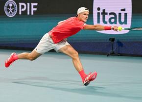 Tânărul de 19 ani care a răsturnat toate calculele va fi adversarul lui Novak Djokovic în finala de la Miami Open!