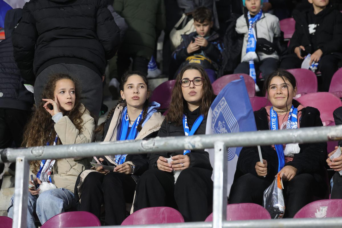Micii suporteri sunt pregătiți de Rapid - Universitatea Craiova