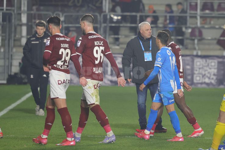 Marius Șumudică, nervos la pauza meciului Rapid - Universitatea Craiova