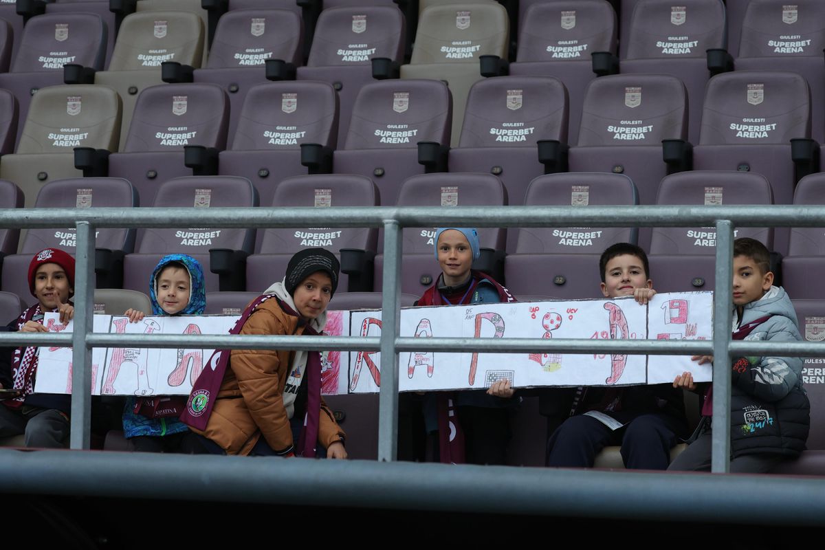 Micii suporteri sunt pregătiți de Rapid - Universitatea Craiova