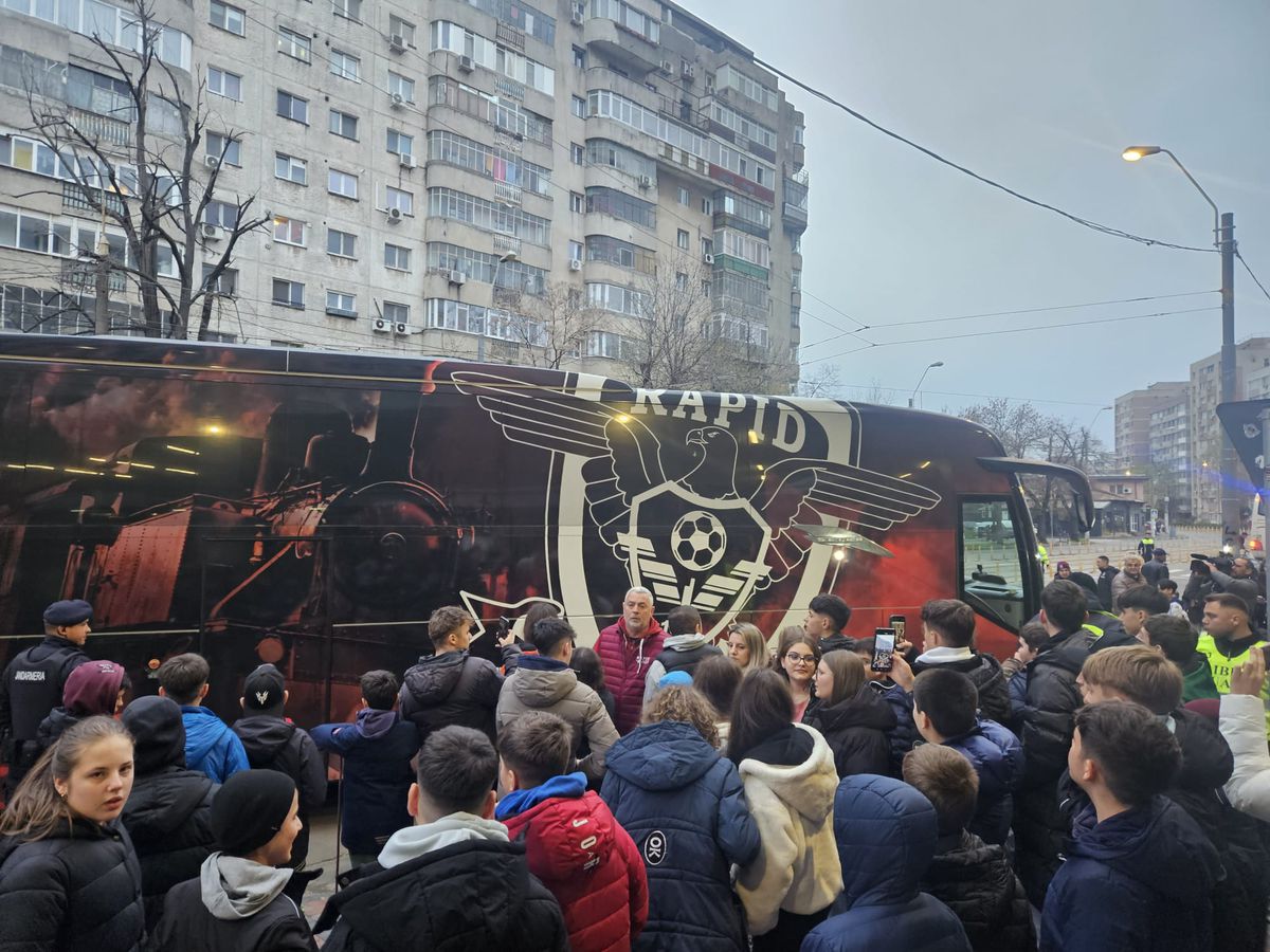 Micii suporteri sunt pregătiți de Rapid - Universitatea Craiova