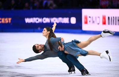 Laurence Fournier Beaudry, campioană olimpică, mondială și europeană în proba de dans alături de Guillaume Cizeron, a vorbit despre luptele sale din trecut cu anorexia și bulimia: „Astăzi, apreciez să văd corpuri musculoase”