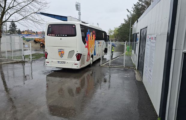 Ce se întâmplă cu naționala României la Mogoșoaia, în timp ce Lucescu a rămas internat