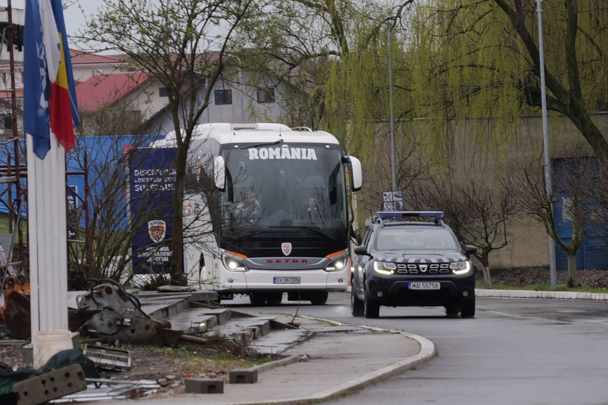 Echipa națională a plecat de la Mogoșoaia spre Slovacia // foto: Andrei Furnigă (GSP.ro)