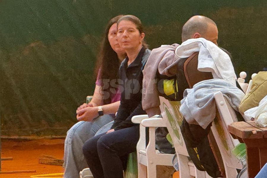 Monica Iacob-Ridzi este prezentă la toate competițiile de tenis la care participă fiica sa. Foto: Andrei Furnigă, Gazeta Sporturilor Abuzuri în lanț: „Monica Iacob-Ridzi a cerut să trântească finala pentru fiica ei!” + Înregistrare audio ȘOCANTĂ cu soțul-primar: „Ce p*** mea îi trebuie competiție?”