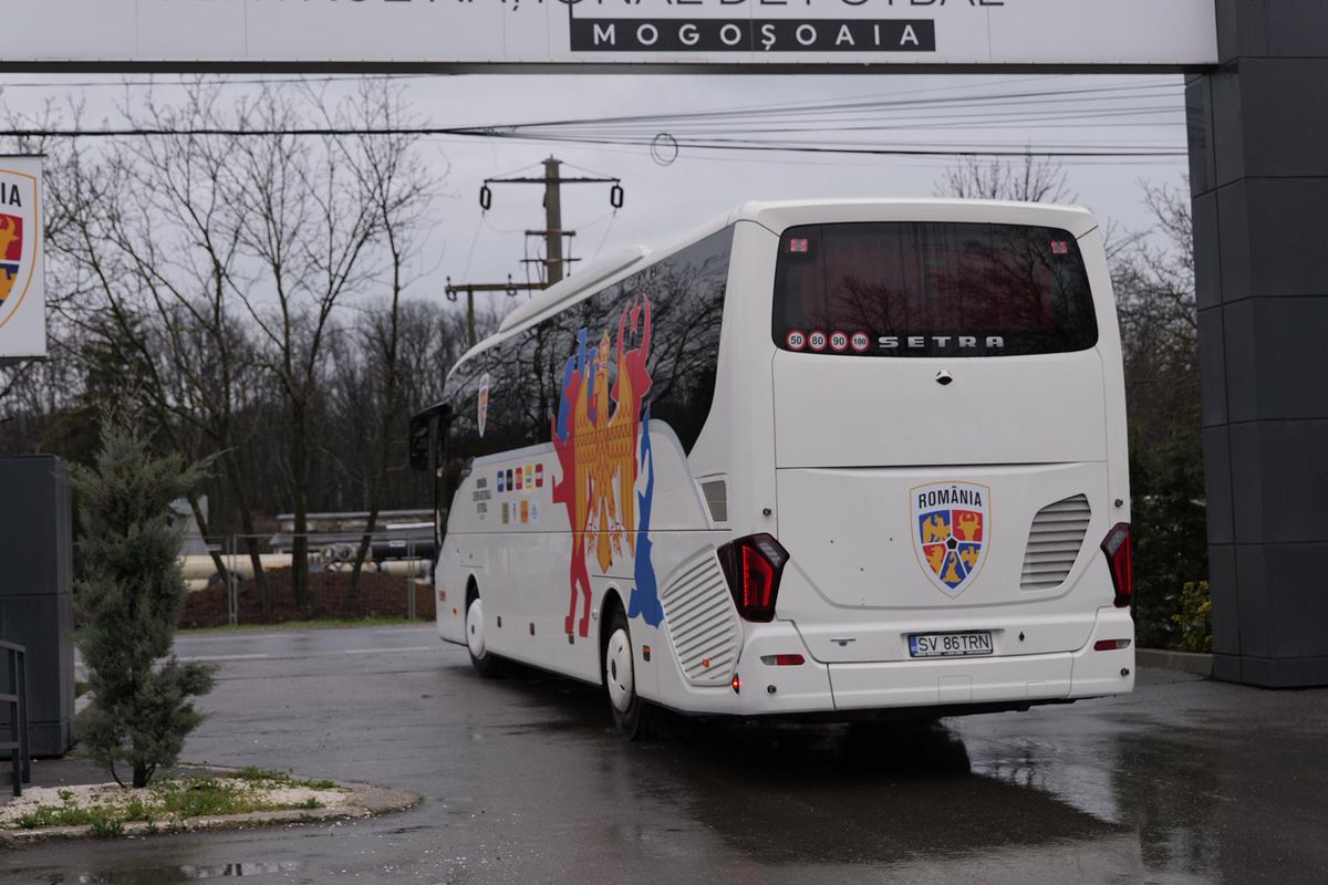 Echipa națională a plecat de la Mogoșoaia spre Slovacia // foto: Andrei Furnigă (GSP.ro)