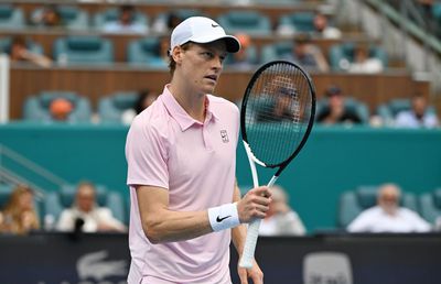 Jannik Sinner face dubla Indian Wells-Miami, la 9 ani după Roger Federer! » Finală fragmentată de ploaie, dar controlată