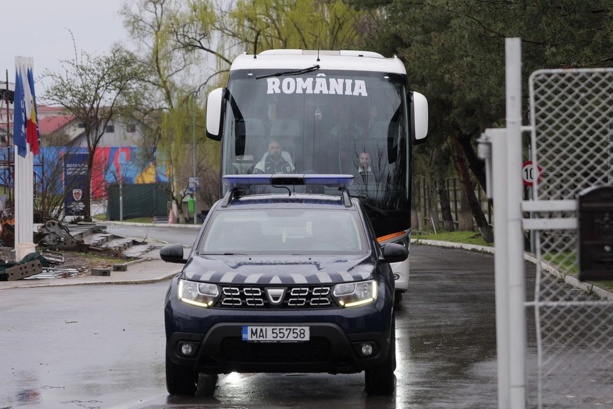 Echipa națională a plecat de la Mogoșoaia spre Slovacia // foto: Andrei Furnigă (GSP.ro)