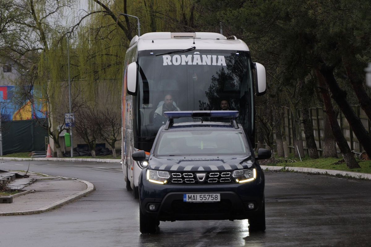Echipa națională a plecat de la Mogoșoaia spre Slovacia // foto: Andrei Furnigă (GSP.ro)