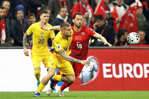 Hakan Calhanoglu, în acțiune contra României // foto: Guliver/gettyimages