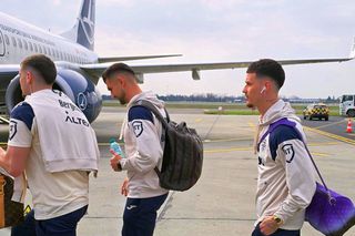 Naționala României a ajuns la Bratislava » Ultimele informații după o zi complicată: „Lucescu a vorbit cu secunzii, după ce am aterizat”