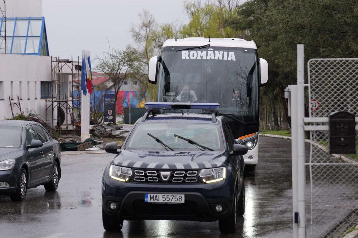 Echipa națională a plecat de la Mogoșoaia spre Slovacia // foto: Andrei Furnigă (GSP.ro)