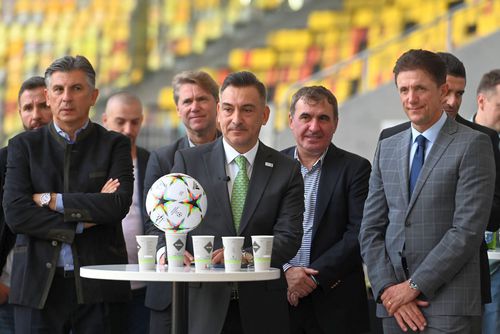 Lupescu (stânga) nu l-ar fi adus la lot pe Lucescu, dacă ar fi ajuns șeful FRF. Foto: Imago Images