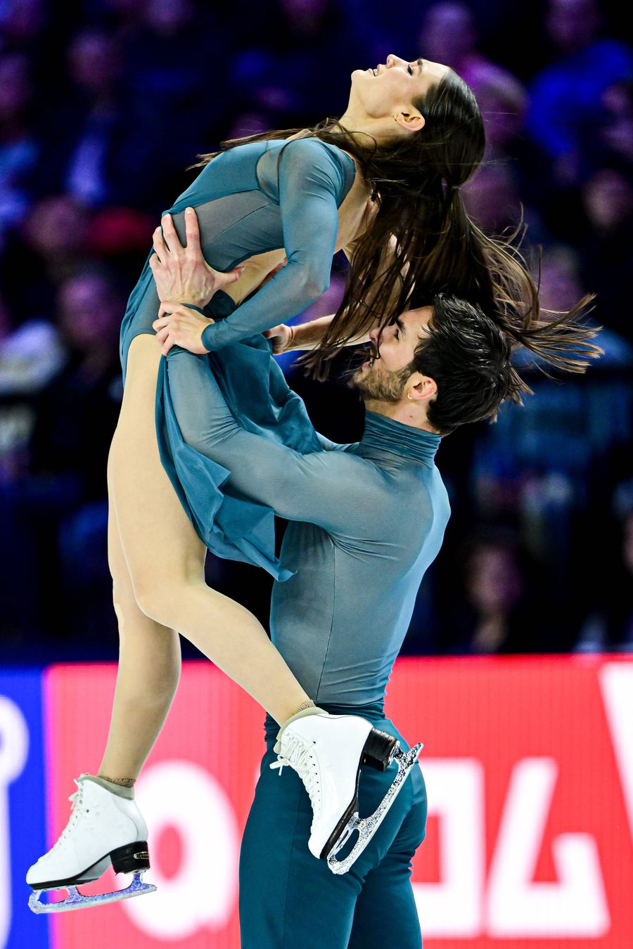 Laurence Fournier Beaudry, campioană olimpică, mondială și europeană în proba de dans alături de Guillaume Cizeron, a vorbit despre luptele sale din trecut cu anorexia și bulimia: „Astăzi, apreciez să văd corpuri musculoase”