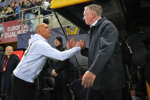 Înainte de Slovacia - România, internaționalul cere ca selecționerul să fie păstrat: „Merită respectul țării!”