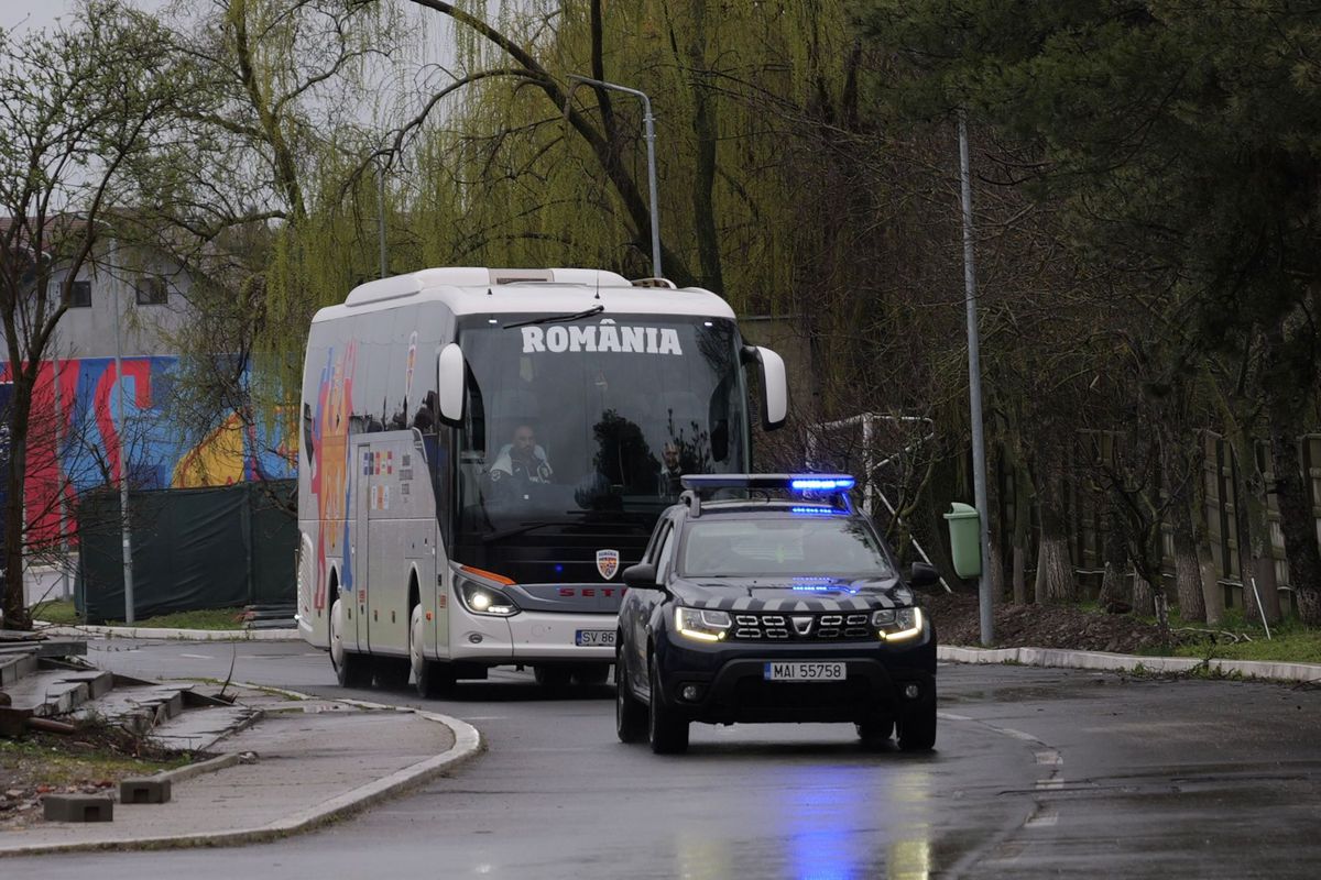 Echipa națională a plecat de la Mogoșoaia spre Slovacia // foto: Andrei Furnigă (GSP.ro)