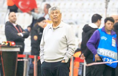 Apropiații lui Mircea Lucescu dezvăluie: „Nu a dormit, era supărat. Se enervase și astăzi”
