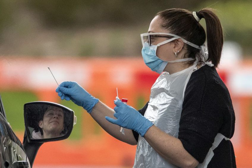 16.684 de teste pentru COVID-19 au fost prelevate în ultimele 24 de ore în România // sursă foto: Guliver/gettyimages