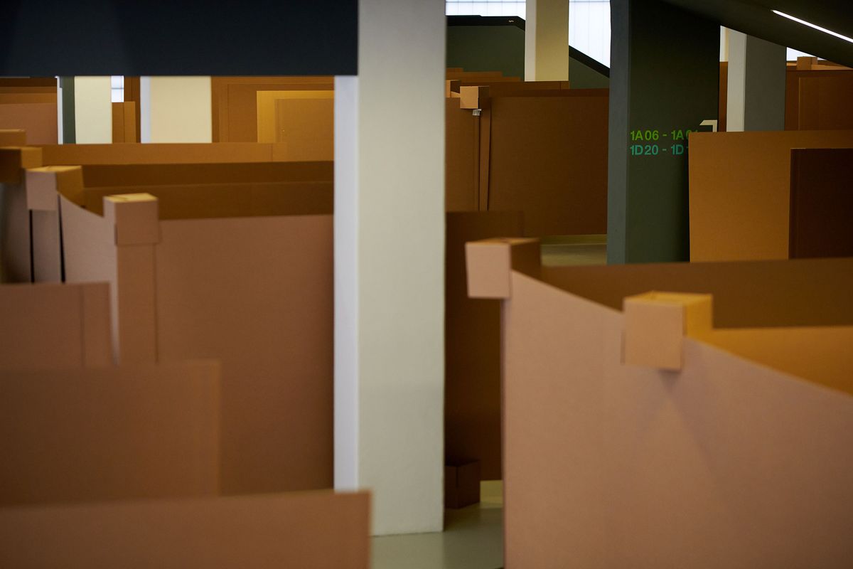 FOTO Sala Polivalentă din Cluj, transformată în centru de suport pentru bolnavii de COVID-19