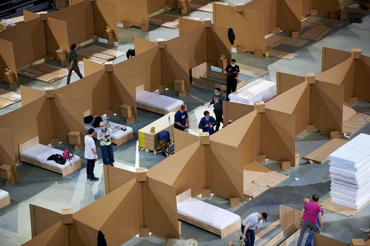 FOTO Sala Polivalentă din Cluj, transformată în centru de suport pentru bolnavii de COVID-19