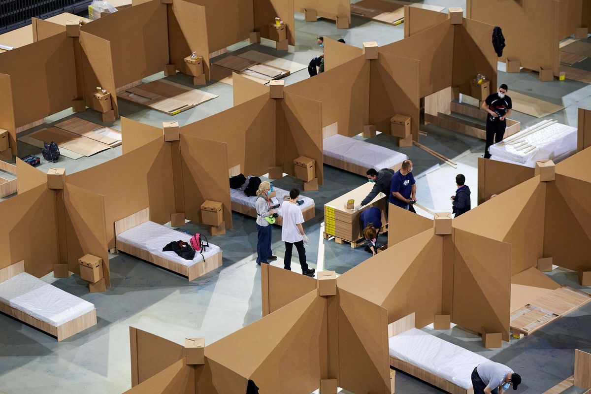 FOTO Sala Polivalentă din Cluj, transformată în centru de suport pentru bolnavii de COVID-19