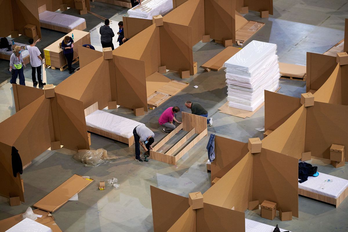 FOTO Sala Polivalentă din Cluj, transformată în centru de suport pentru bolnavii de COVID-19