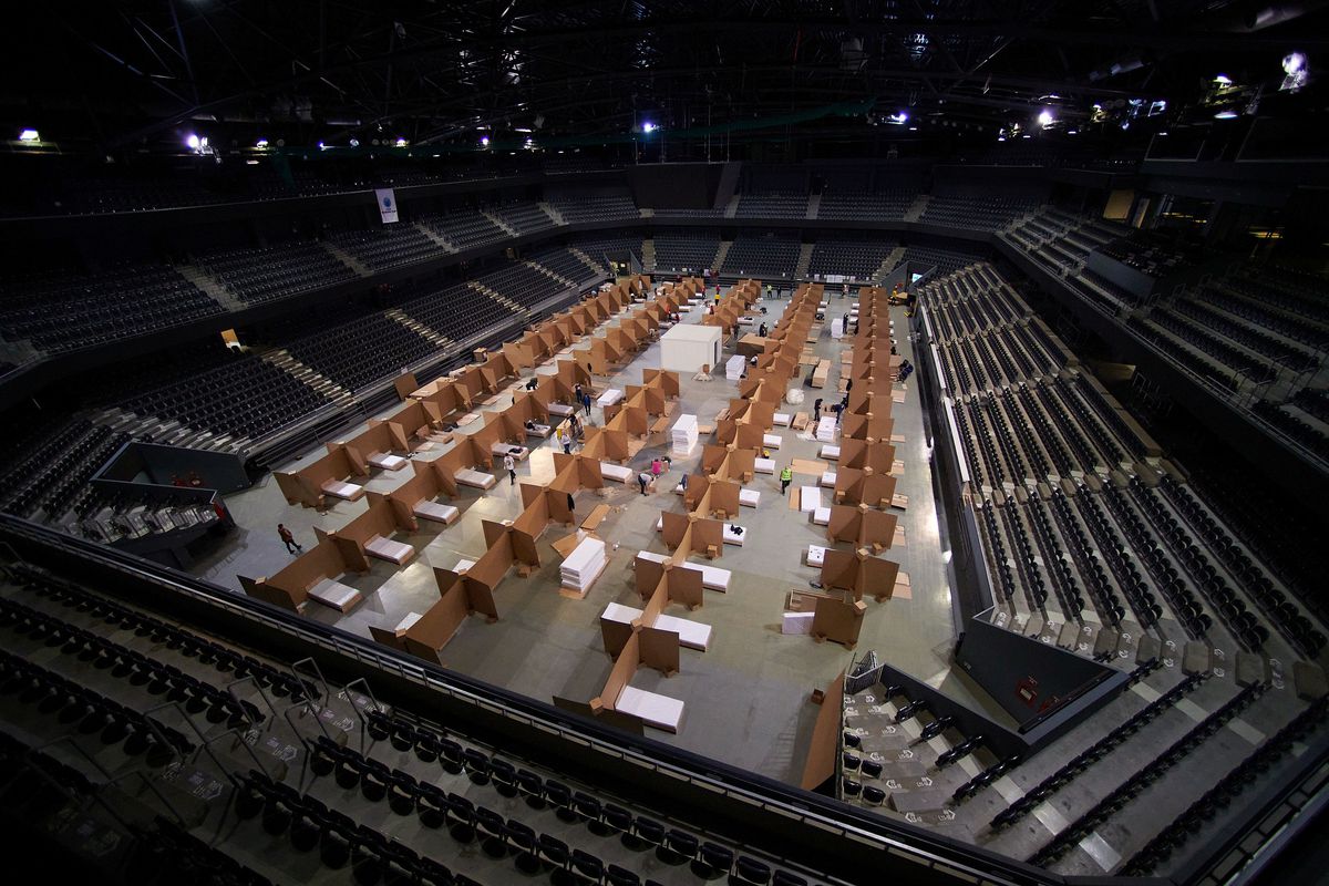 FOTO Sala Polivalentă din Cluj, transformată în centru de suport pentru bolnavii de COVID-19