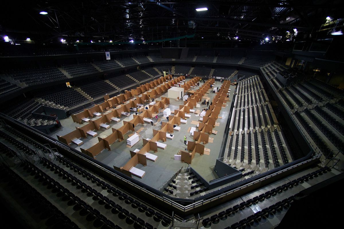 FOTO Sala Polivalentă din Cluj, transformată în centru de suport pentru bolnavii de COVID-19