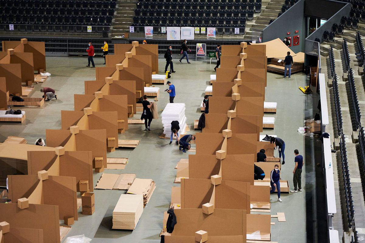 FOTO Sala Polivalentă din Cluj, transformată în centru de suport pentru bolnavii de COVID-19