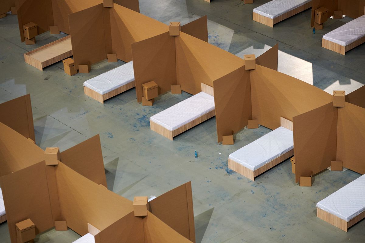 FOTO Sala Polivalentă din Cluj, transformată în centru de suport pentru bolnavii de COVID-19