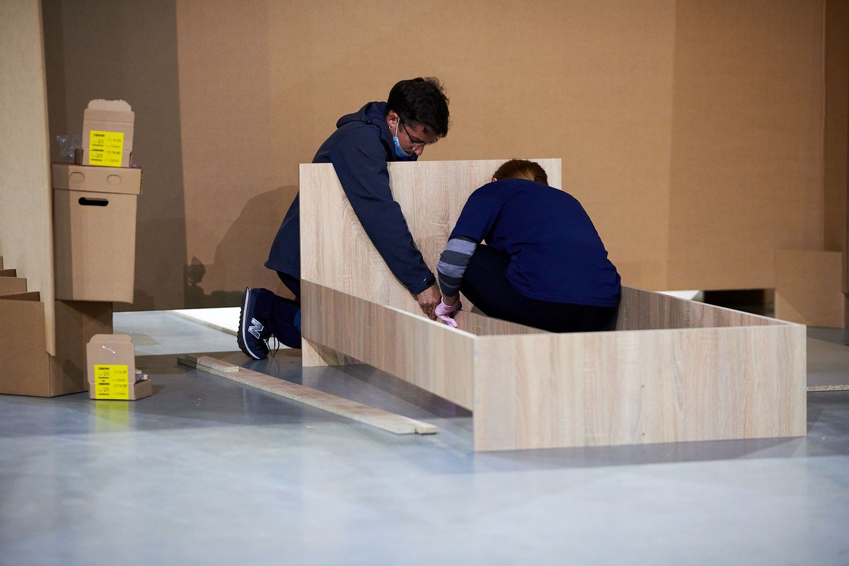 FOTO Sala Polivalentă din Cluj, transformată în centru de suport pentru bolnavii de COVID-19