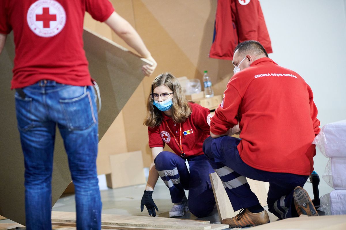 FOTO Sala Polivalentă din Cluj, transformată în centru de suport pentru bolnavii de COVID-19