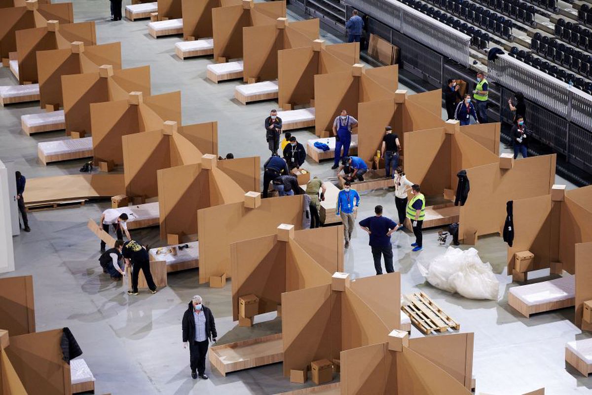 FOTO Sala Polivalentă din Cluj, transformată în centru de suport pentru bolnavii de COVID-19