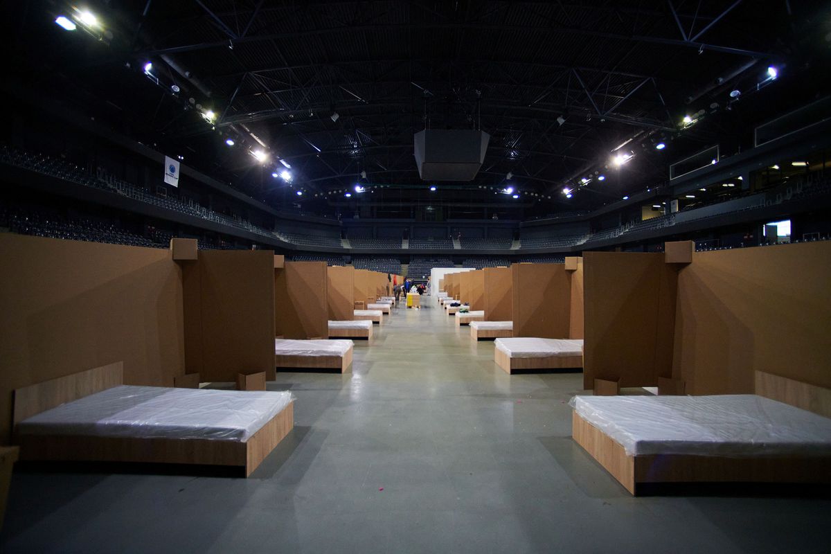 FOTO Sala Polivalentă din Cluj, transformată în centru de suport pentru bolnavii de COVID-19