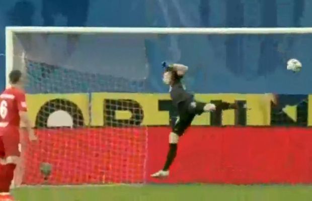 Gafă uluitoare a lui Andrei Vlad în Craiova - FCSB » Portarul roș-albaștrilor, intervenție lamentabilă la șutul lui Nistor