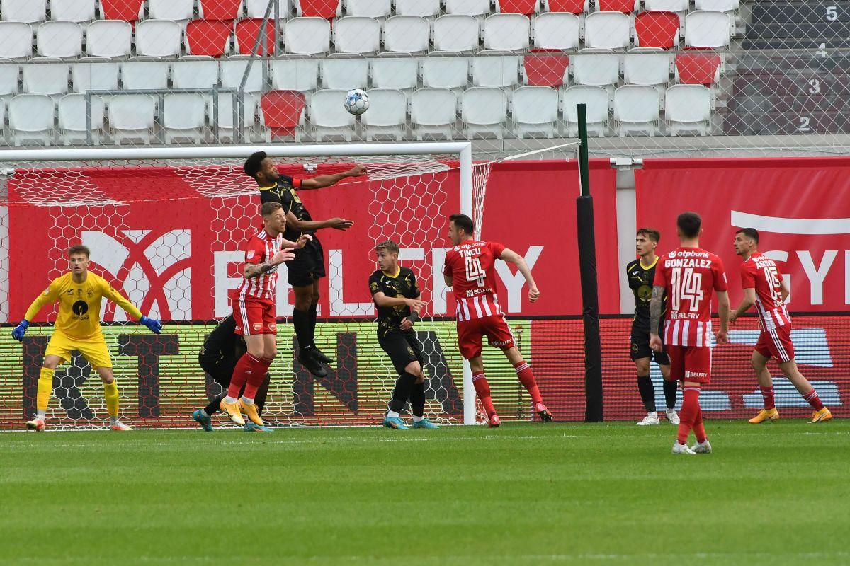 Greșeli inexplicabile de arbitraj în Sepsi - Gaz Metan » Gol anulat pentru un ofsaid văzut doar de arbitri