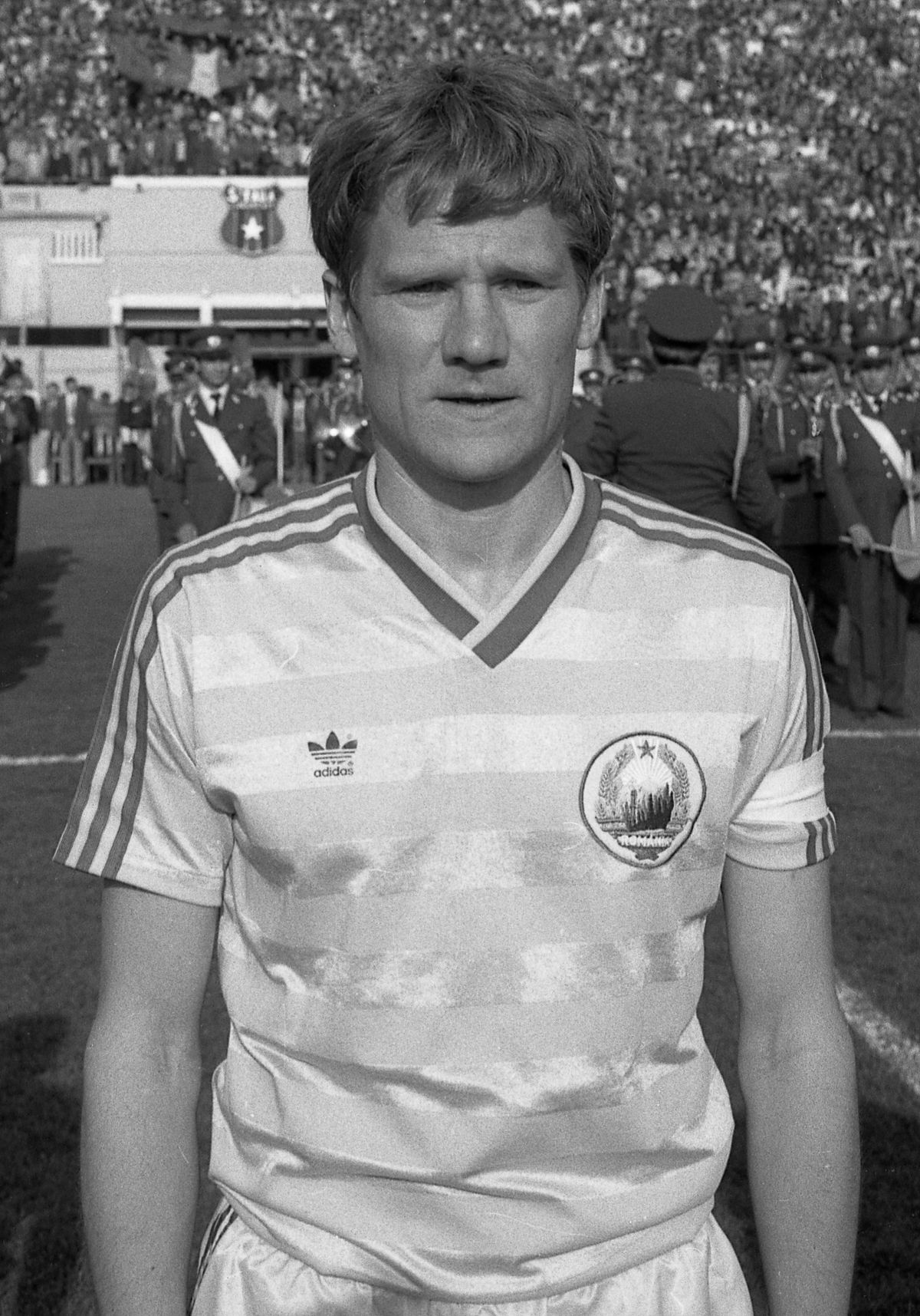 35 de ani de la cele mai tari 8 minute din istoria naționalei. Și de când Lăcătuș a trimis la spital doi adversari într-un sfert de oră. „Așa trebuie jucat și acum, nu ca domnișoarele!”