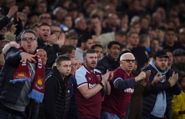 Reporteri atacați violent de fani » Ce au pățit nemții în tribunele arenei lui West Ham