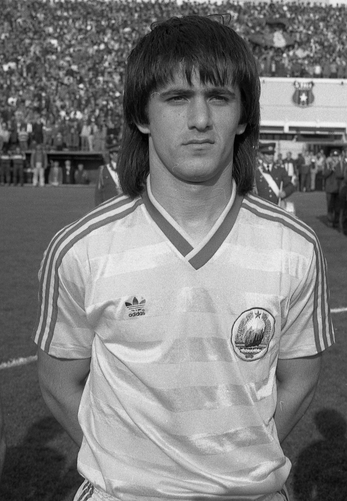 35 de ani de la cele mai tari 8 minute din istoria naționalei. Și de când Lăcătuș a trimis la spital doi adversari într-un sfert de oră. „Așa trebuie jucat și acum, nu ca domnișoarele!”