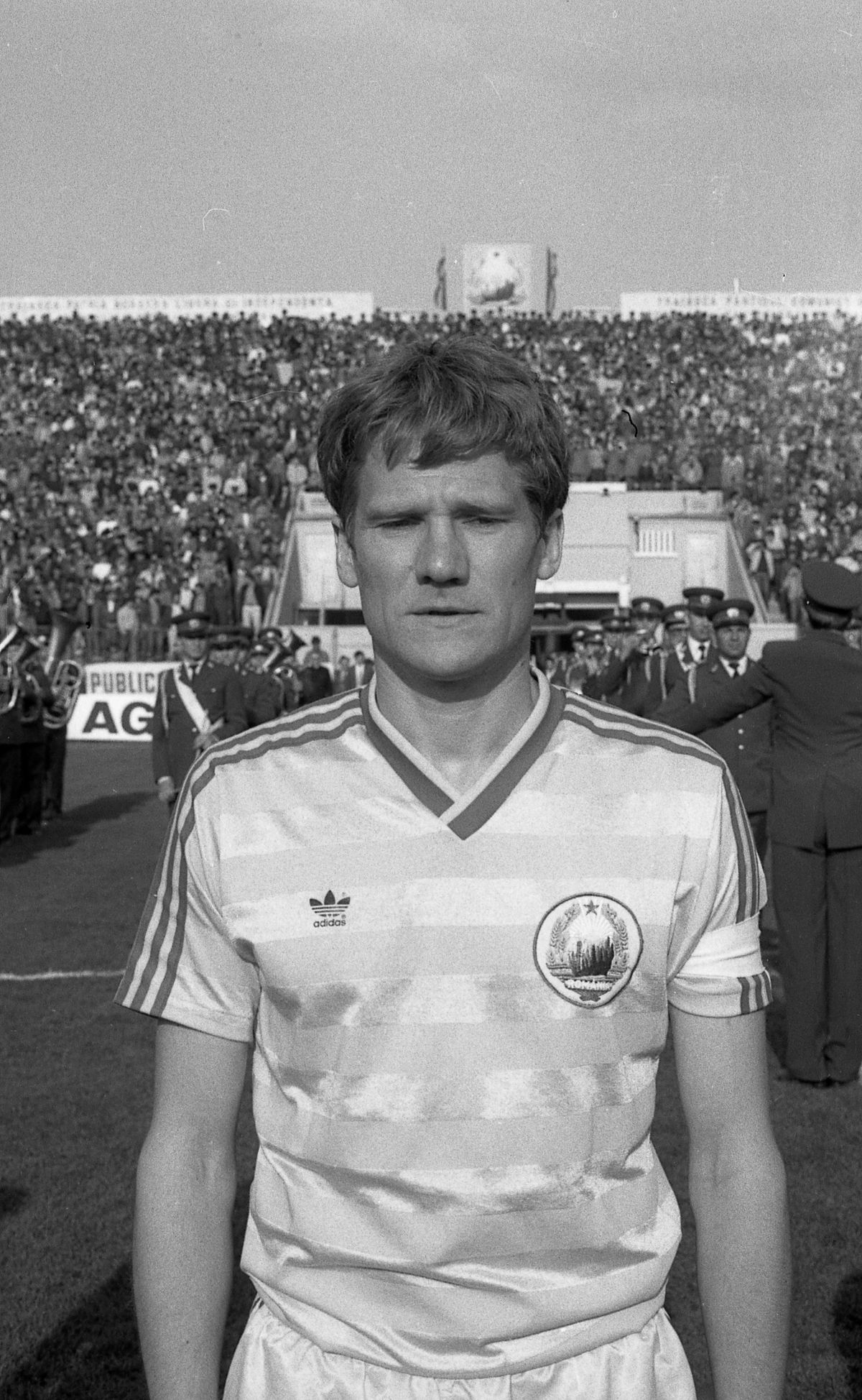 35 de ani de la cele mai tari 8 minute din istoria naționalei. Și de când Lăcătuș a trimis la spital doi adversari într-un sfert de oră. „Așa trebuie jucat și acum, nu ca domnișoarele!”