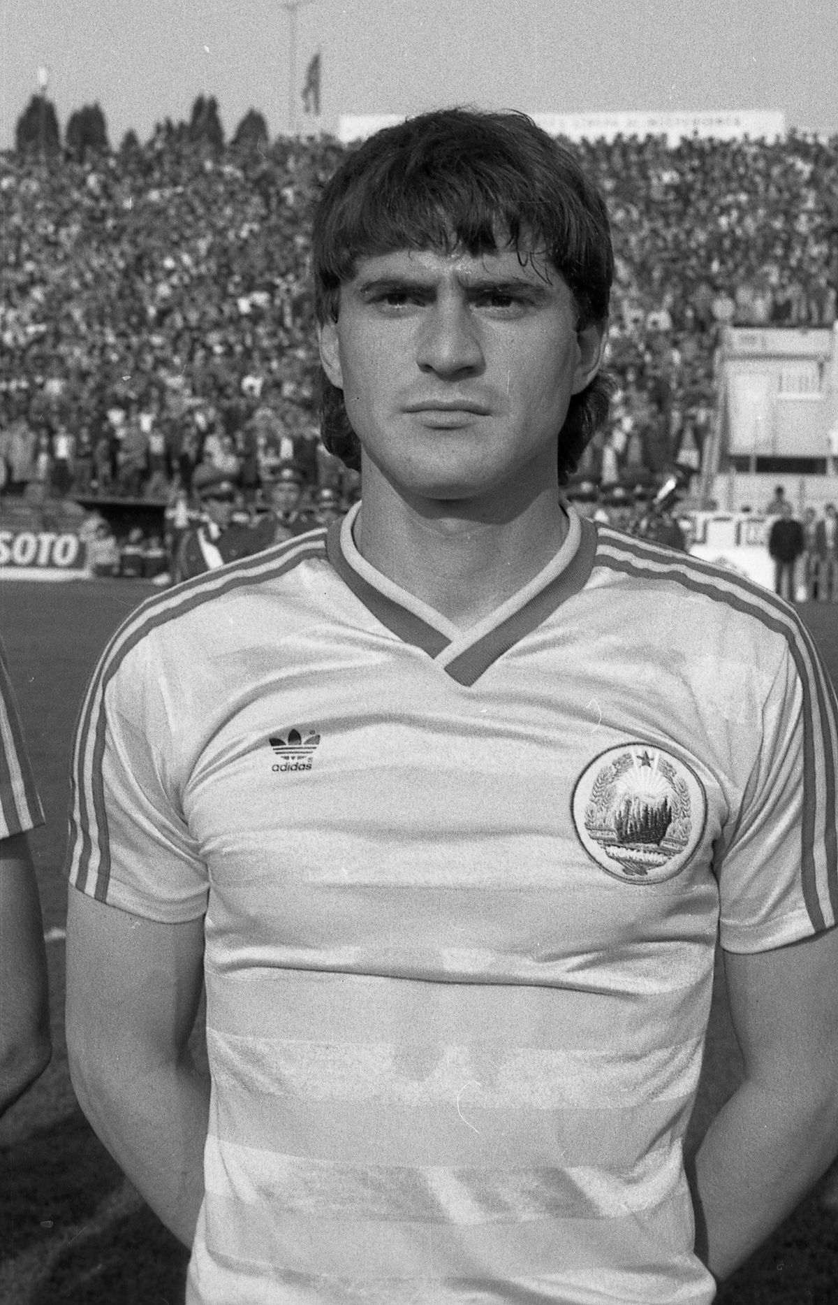 35 de ani de la cele mai tari 8 minute din istoria naționalei. Și de când Lăcătuș a trimis la spital doi adversari într-un sfert de oră. „Așa trebuie jucat și acum, nu ca domnișoarele!”